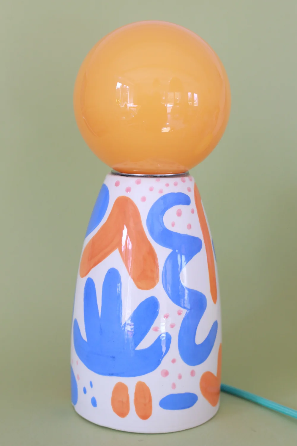 lampa abstrakcyjna kobaltowo pomarańczowa z pomarańczowym kloszem