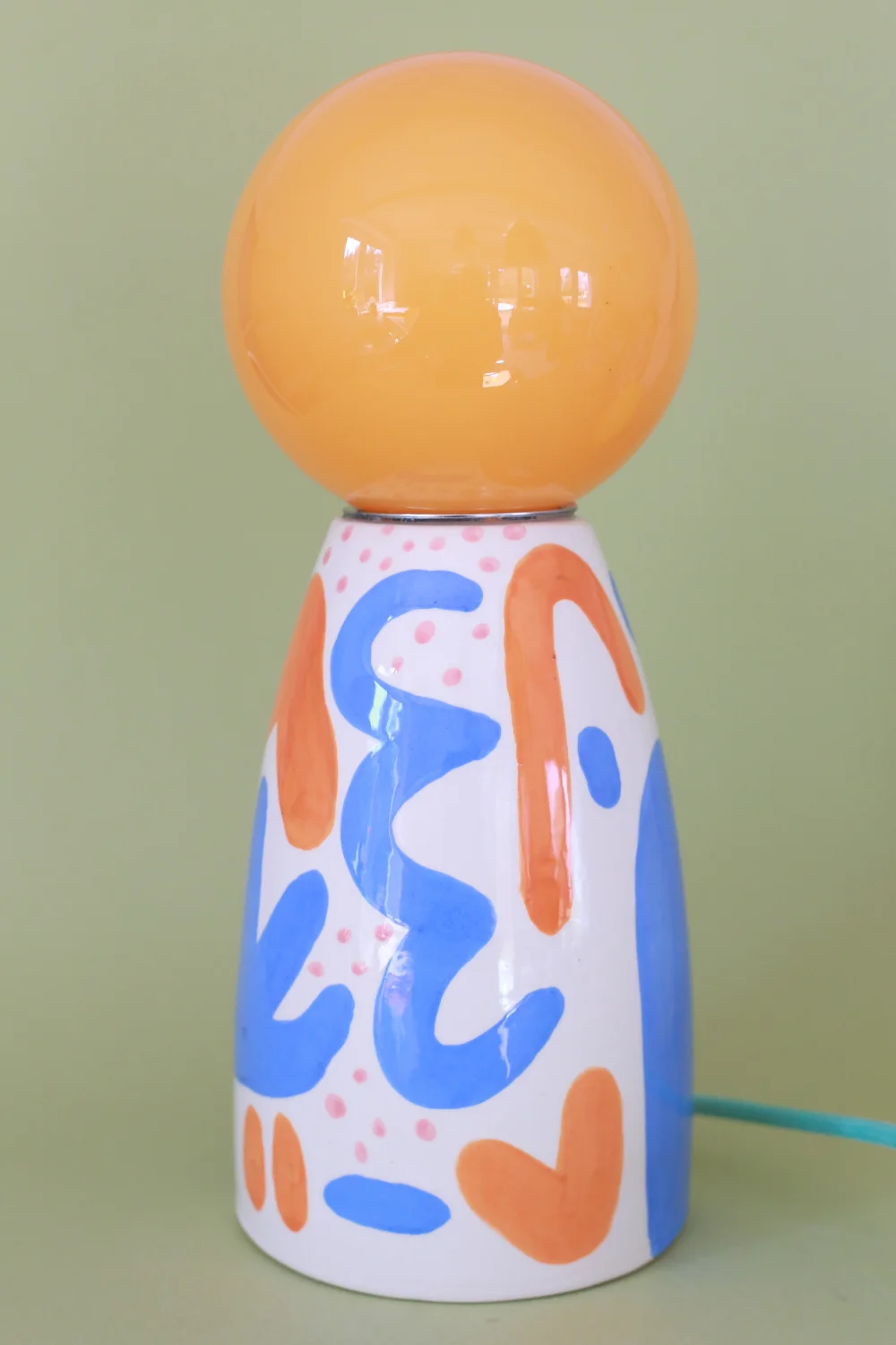 lampa abstrakcyjna kobaltowo pomarańczowa z pomarańczowym kloszem