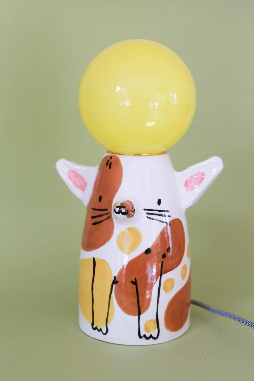 lampa kot taki trochę brązowy