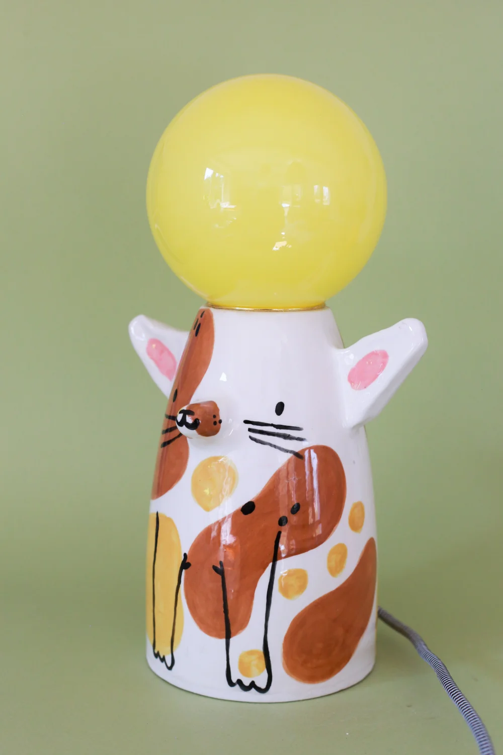 lampa kot taki trochę brązowy