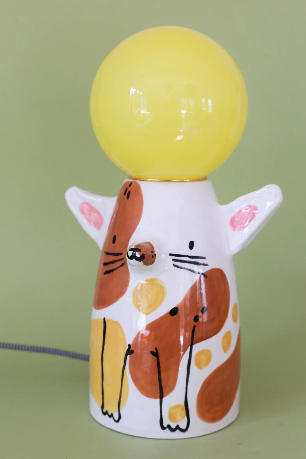 lampa kot taki trochę brązowy