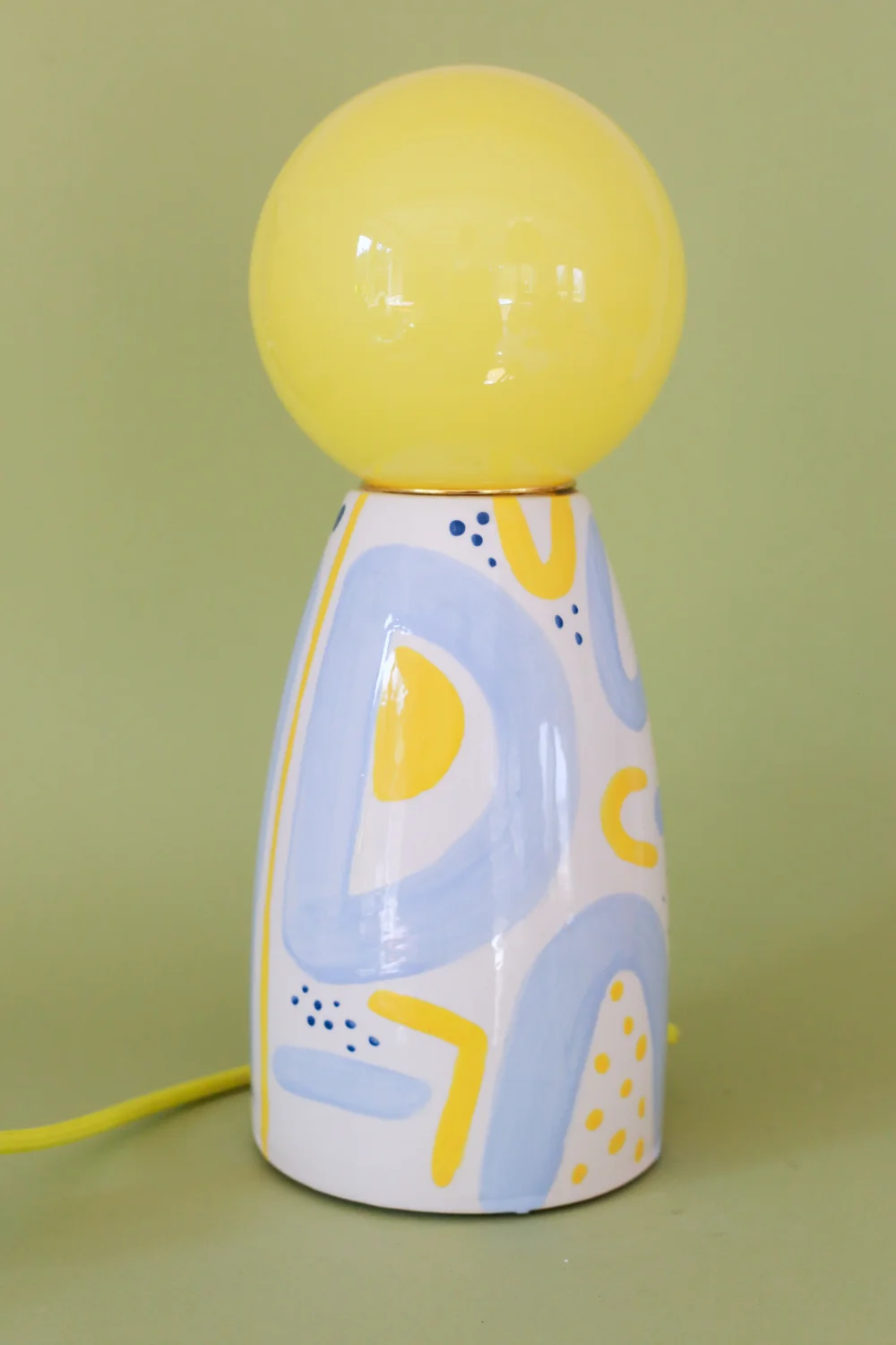 lampa abstrakcyjna żółto błękitna z żółtym kloszem