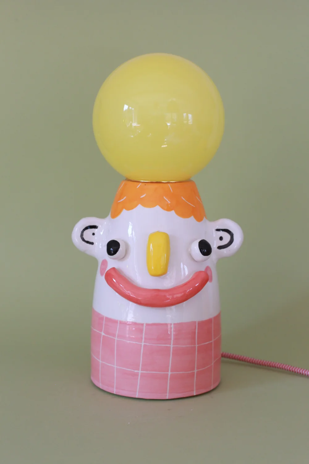 lampa dziwak w różowych gatkach