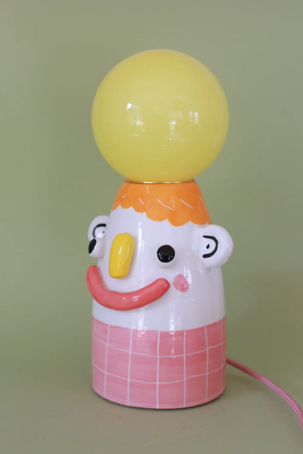 lampa dziwak w różowych gatkach