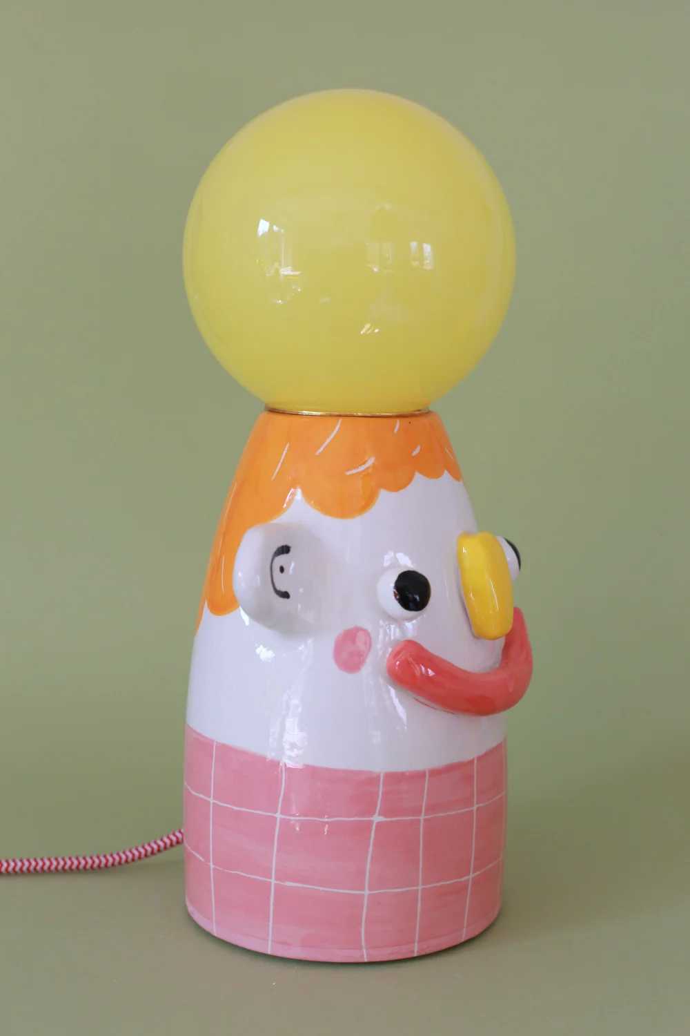 lampa dziwak w różowych gatkach