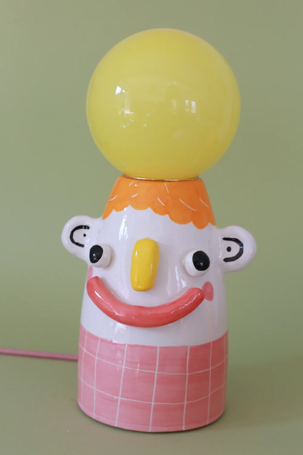 lampa dziwak w różowych gatkach