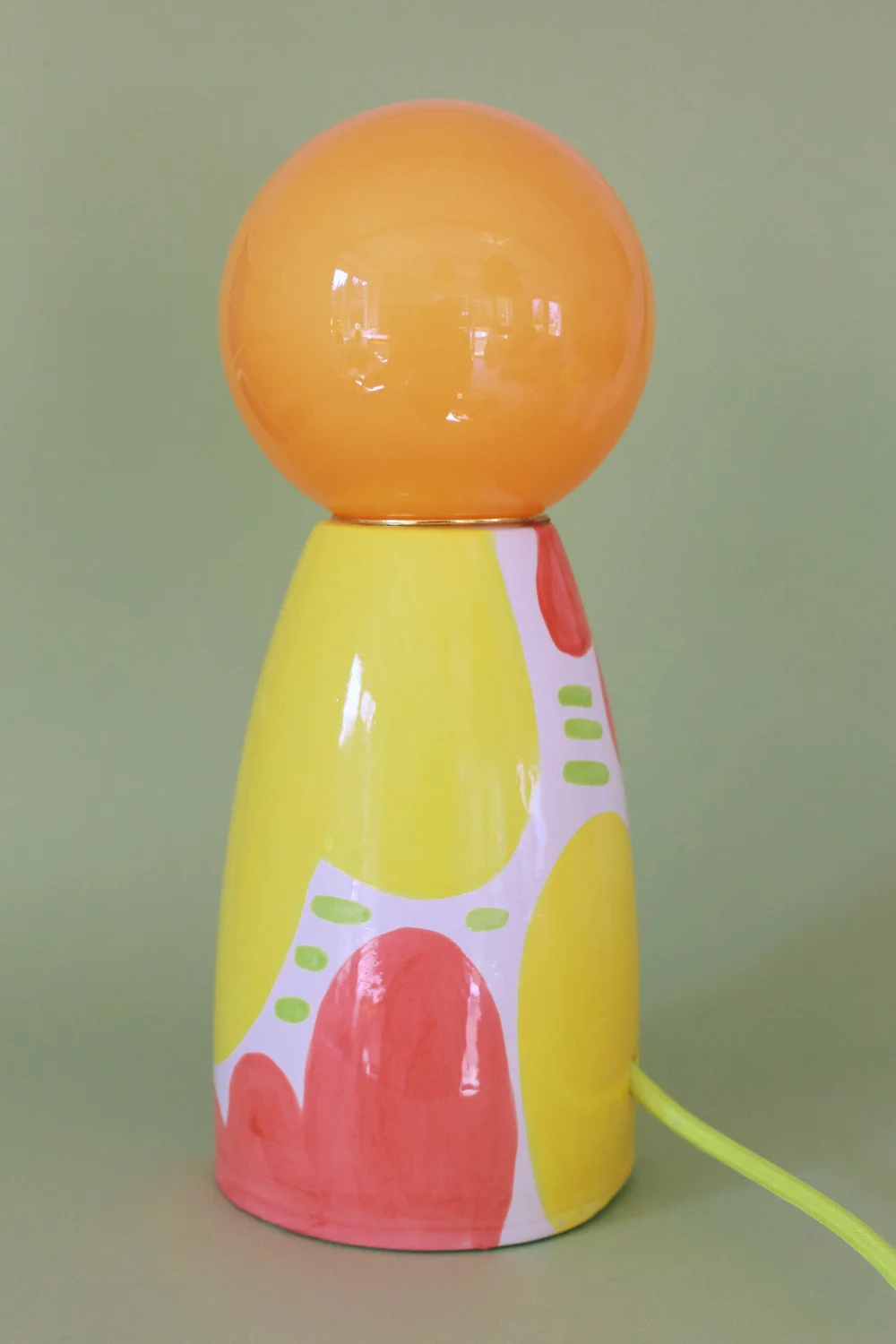 lampa abstrakcyjna żółto czerwona z pomarańczowym kloszem