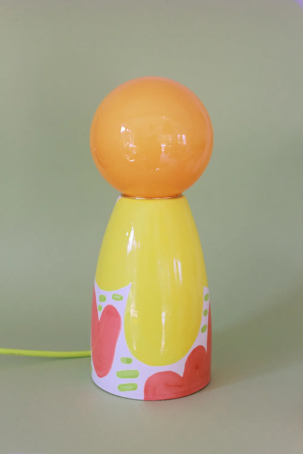 lampa abstrakcyjna żółto czerwona z pomarańczowym kloszem