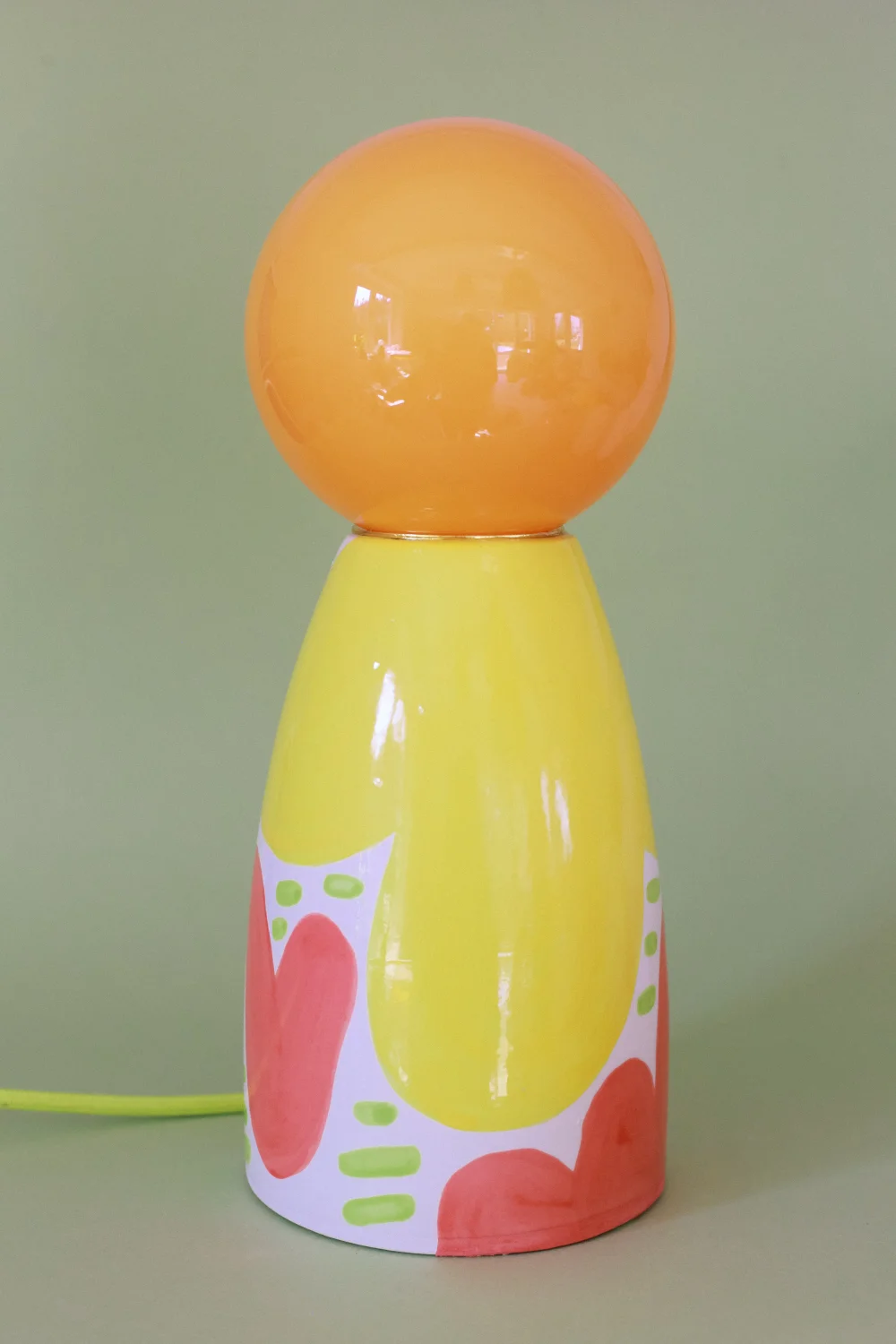 lampa abstrakcyjna żółto czerwona z pomarańczowym kloszem