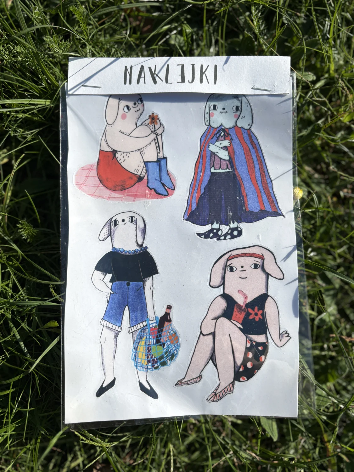 Psie naklejki na białej folii winylowej A5