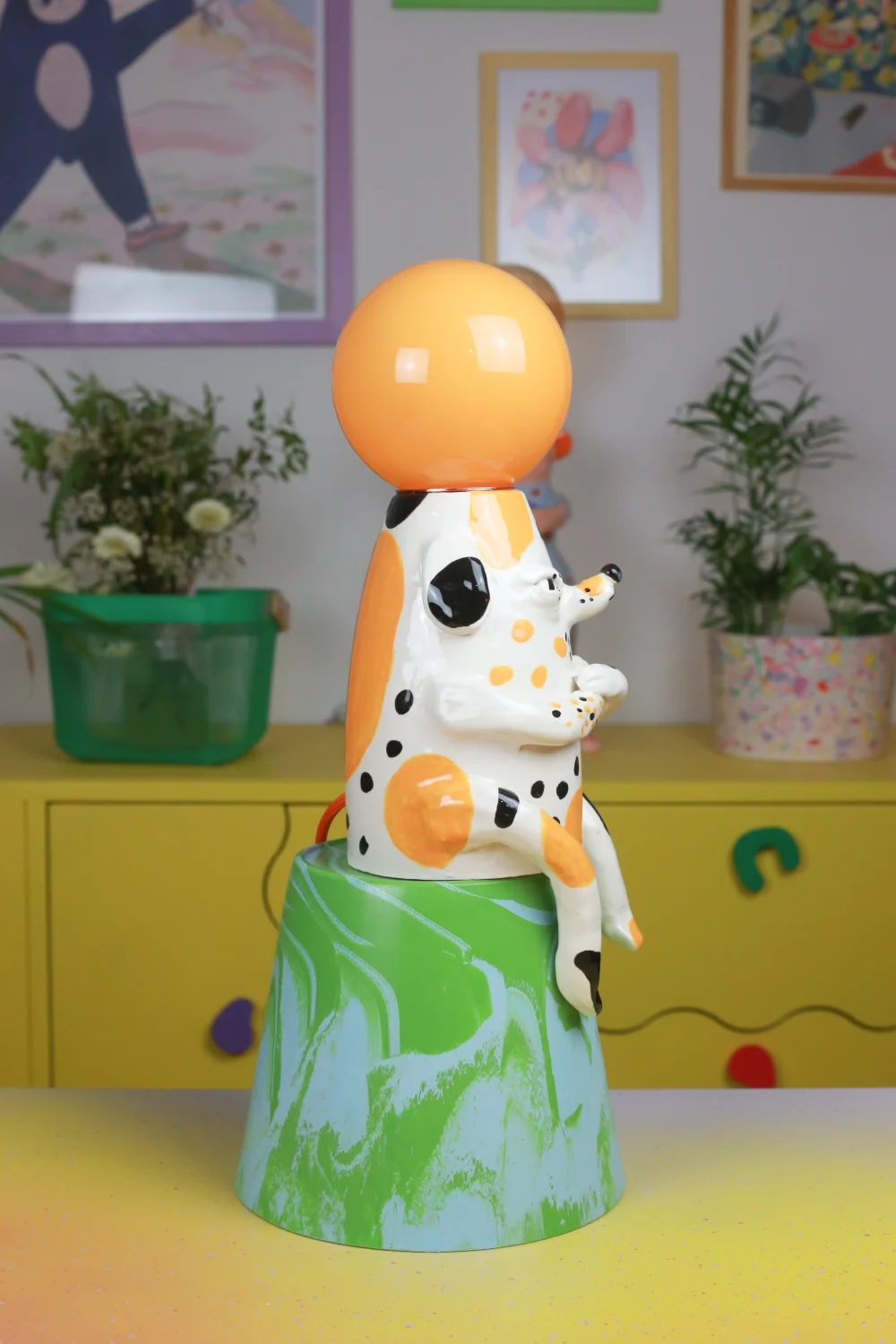 lampa obrażony p i e s