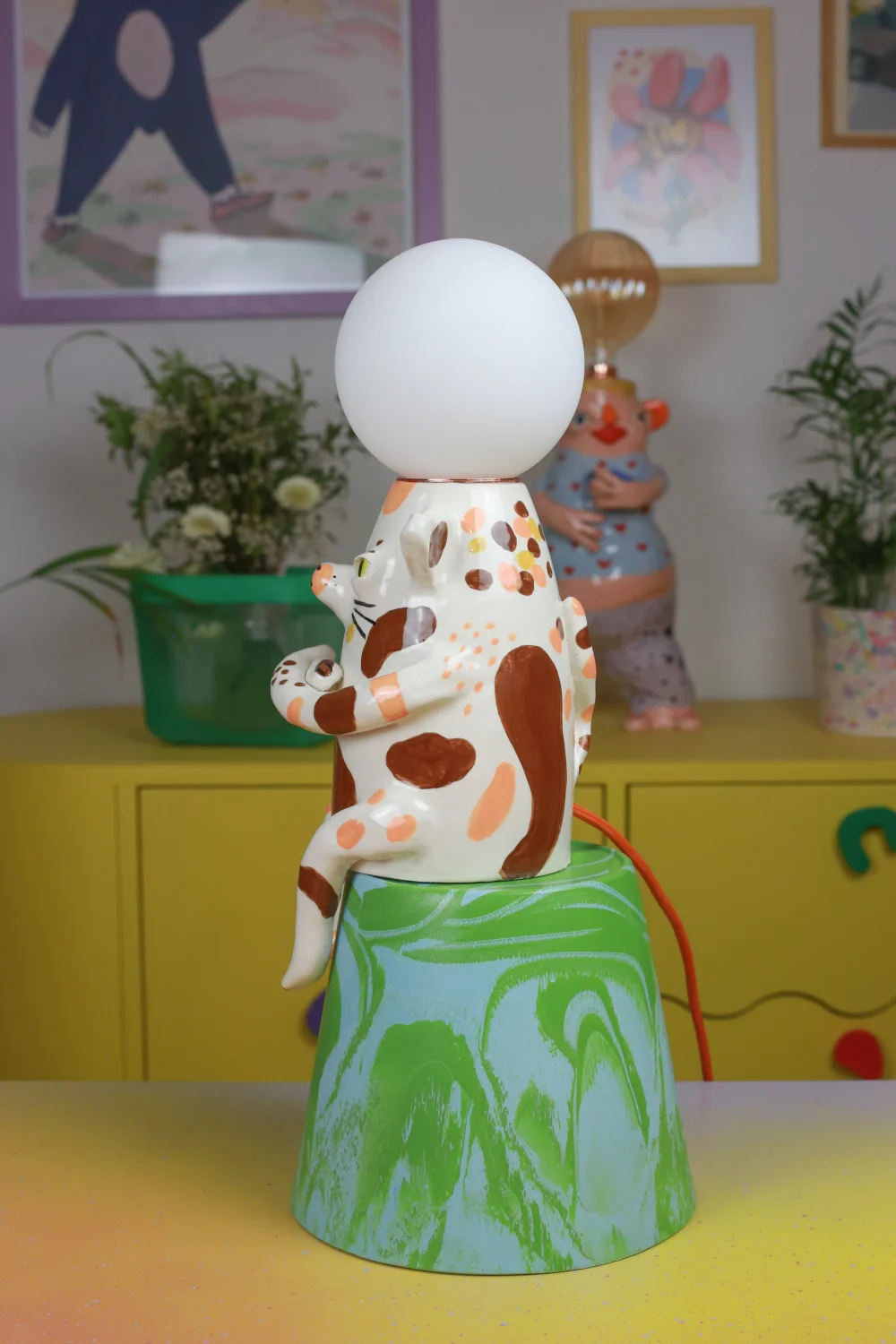 lampa obrażony kot